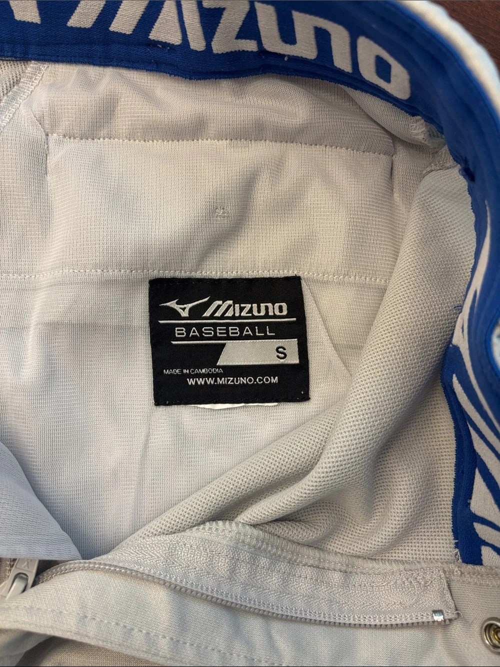 Mizuno Men’s gray knicker baseball pants Small
